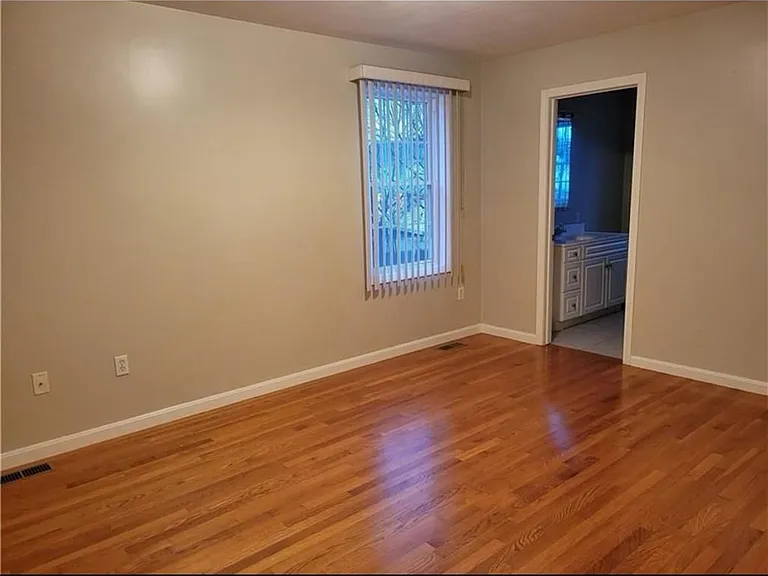15 S Locust Ave #1 — Photo 5