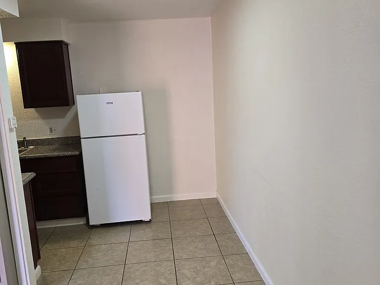 617 Maple St #2 — Photo 6