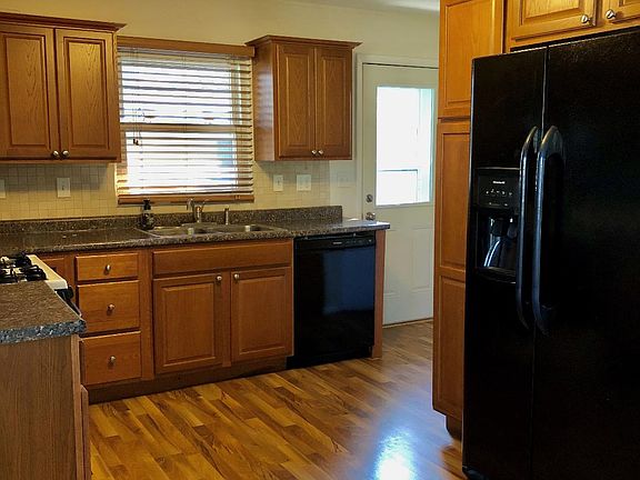 3rd image of 611 Stockton Heights Dr
