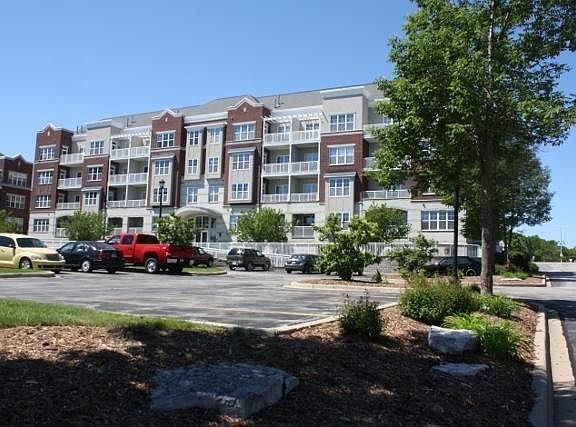 4th image of 3862 S Lake Dr