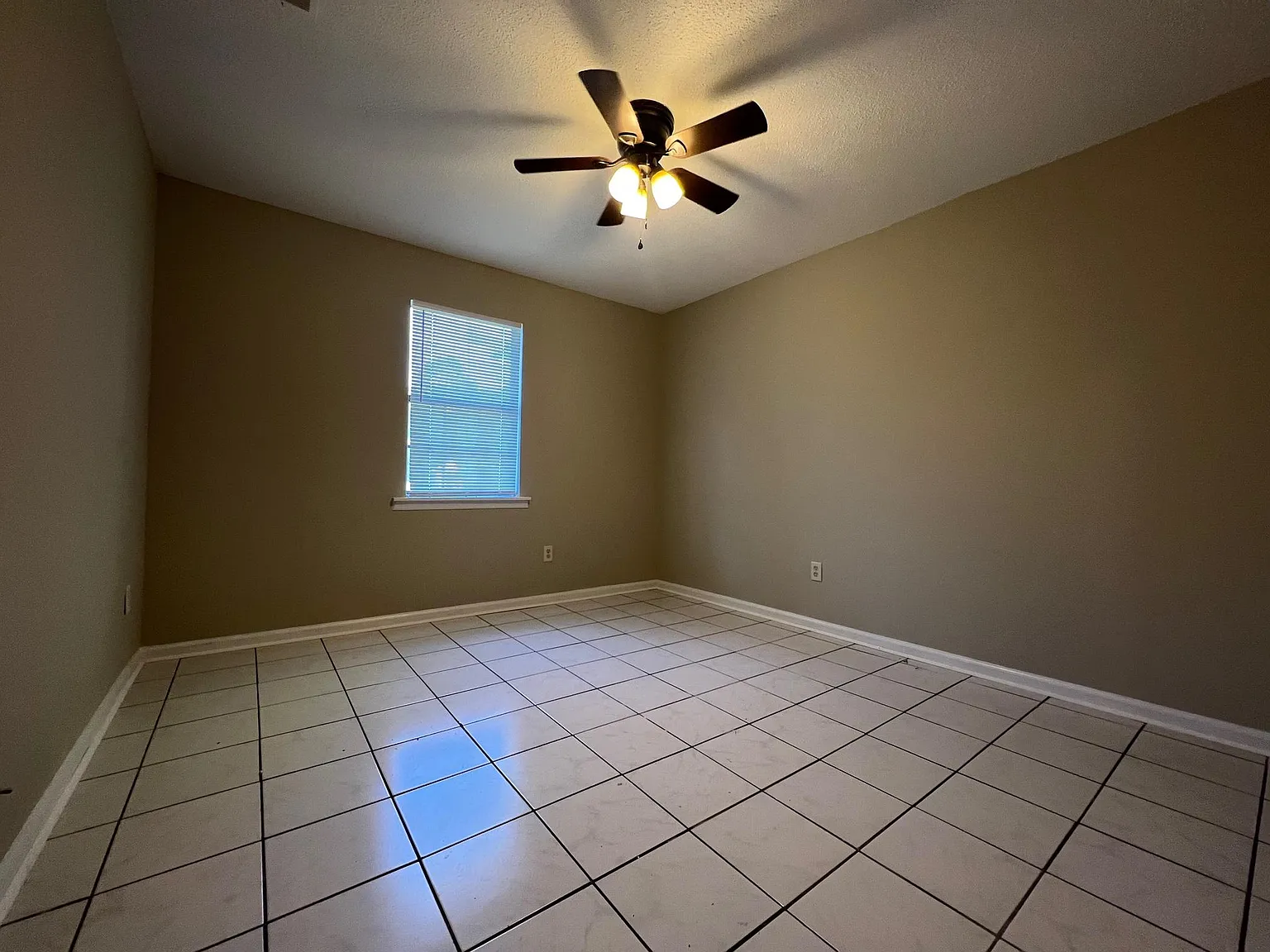 3 bed, 1140 sqft, $1,500 — Photo 3