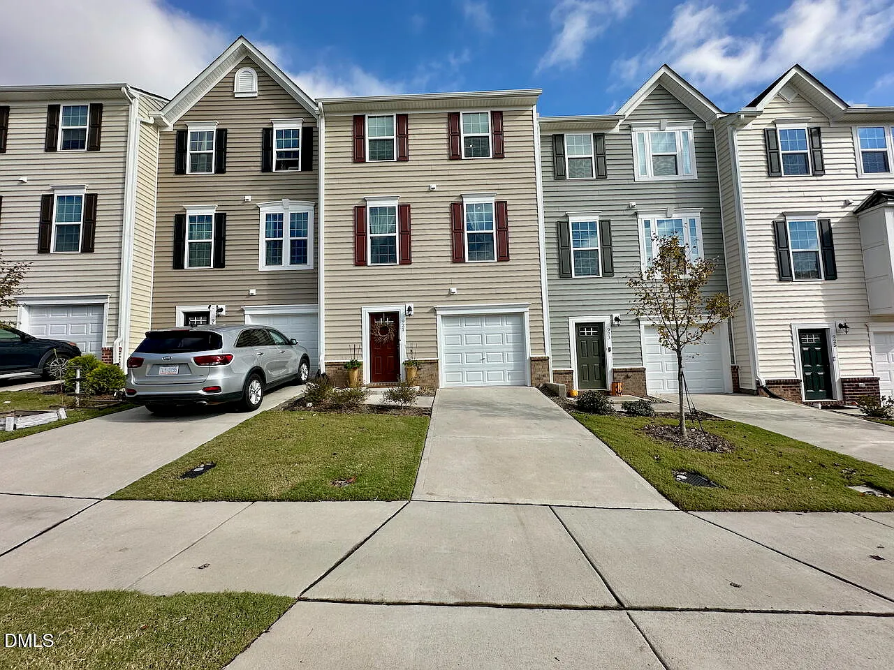 4 bed, 3.5 bath, 2200 sqft, $2,195 — Photo 1