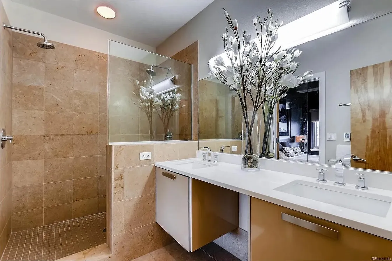 Luxurious penthouse that sits on the top floor overlooking Denver's skyline in the heart of LoHi — Photo 4
