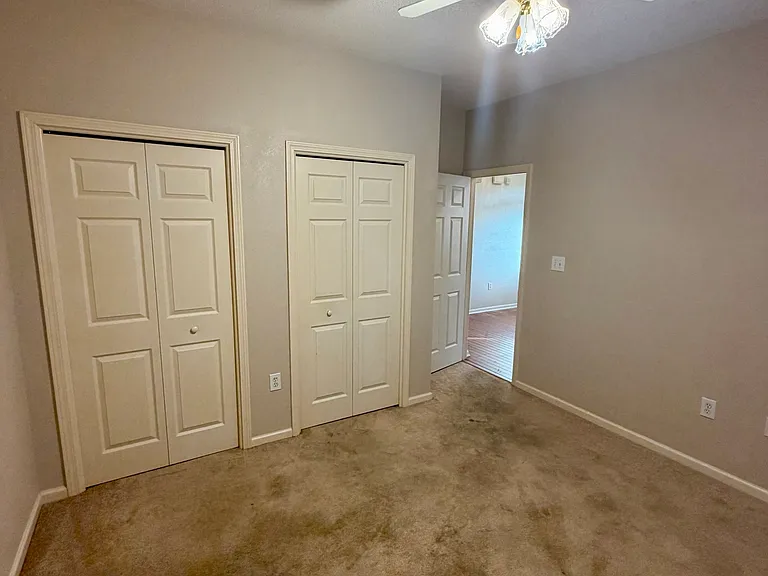 213 Carrington Ln — Photo 13