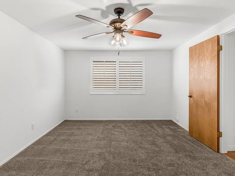 221 Rossmore Dr — Photo 12