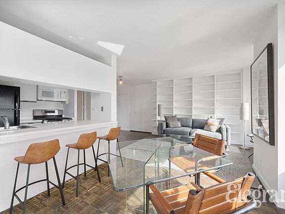 3rd image of 500 W 43rd St APT 38C