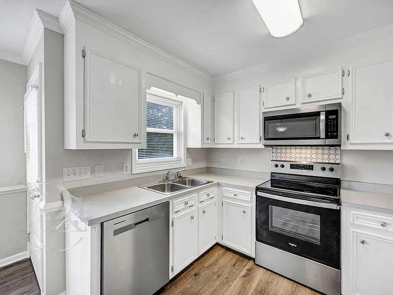 232 Autumnview Ct — Photo 9