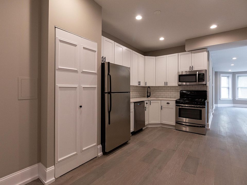 1st image of 3318 N Albany Ave #1