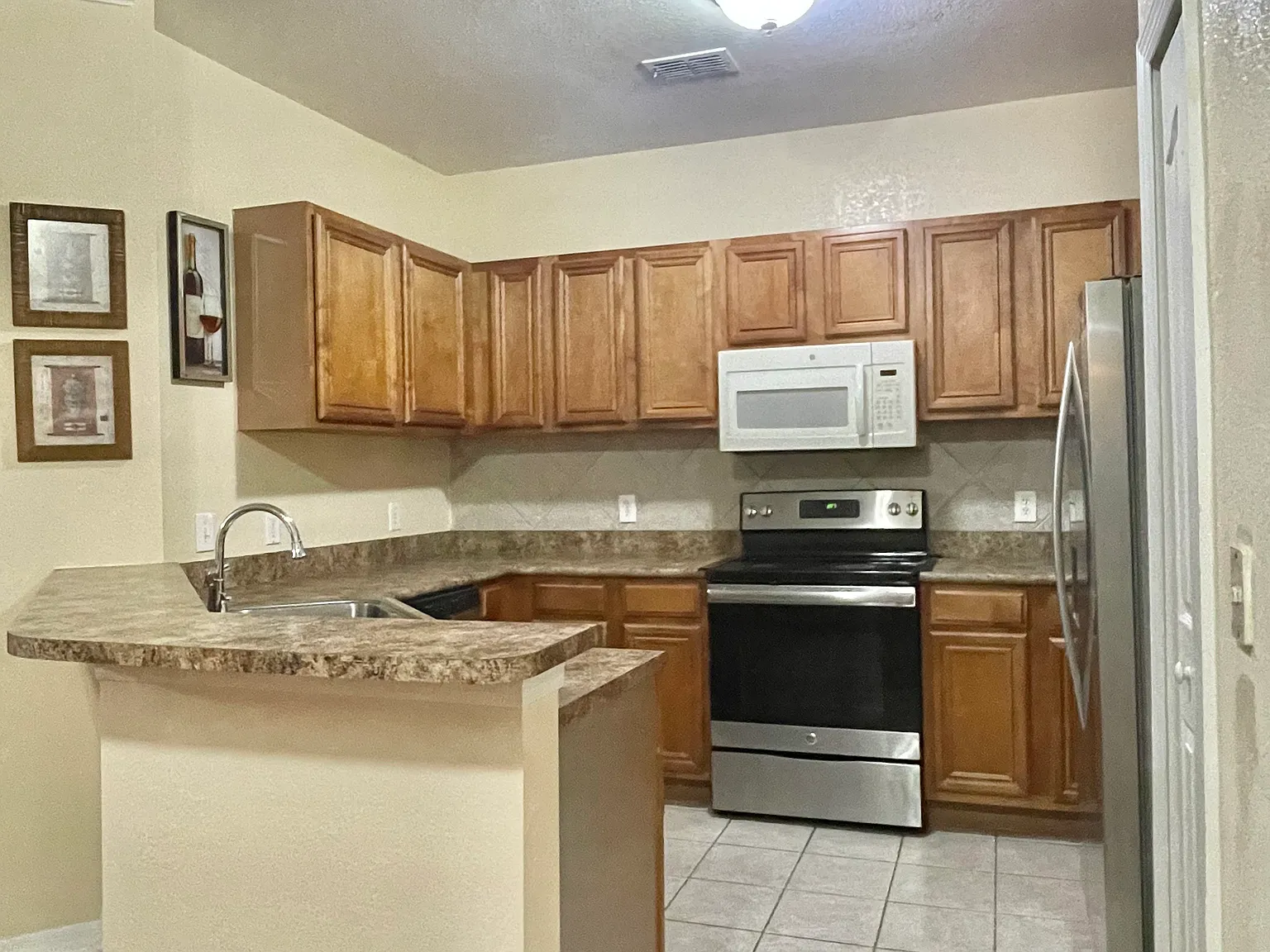 3 bed, 1386 sqft, $2,500 — Photo 2