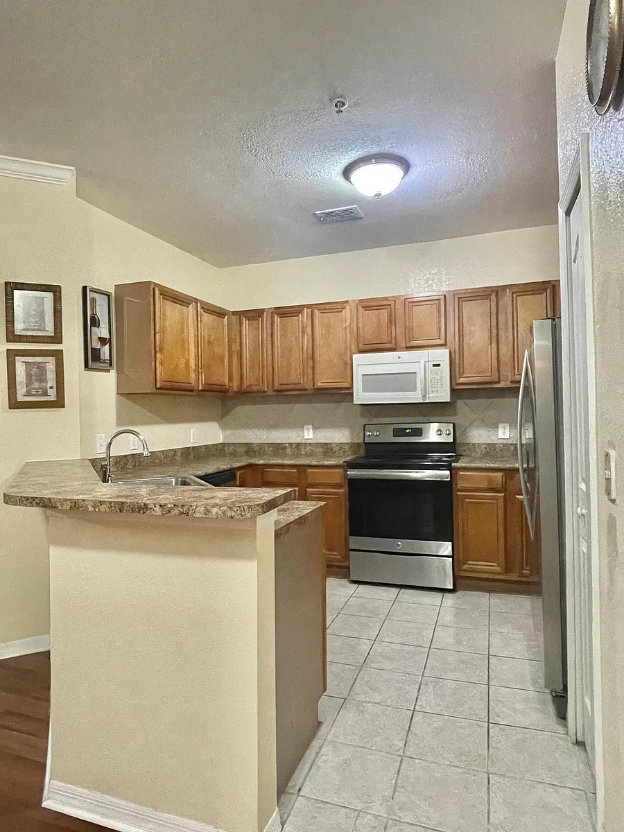 Building Photo - 6111 Metrowest Blvd #104