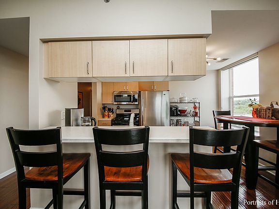 5th image of 400 Village Cir Unit 401