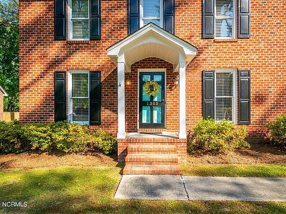 4th image of 1305 Minuette Place