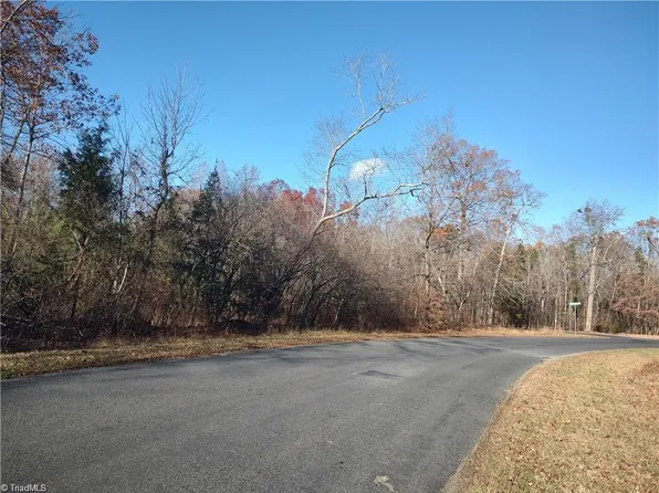 102 Harborgate Dr, Denton, NC 27239