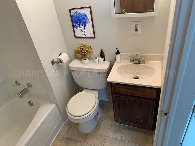 817 W 11th St #1 — Photo 19