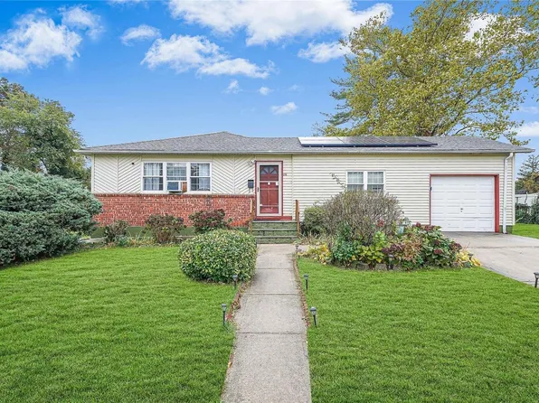 26 Bentley Road, Amityville, NY 11701