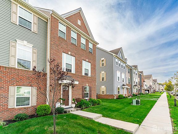 2nd image of 92 Anchor Way #292