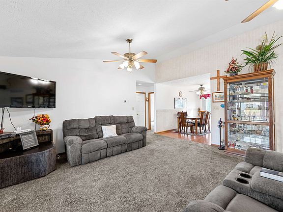 2nd image of 1238 Sapphire Ln