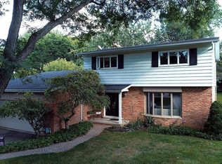 1915 Kingstree Ct, Rochester Hills, MI 48309