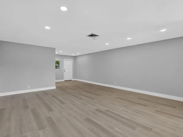 2755 NE 28th Ave APT E2, Lighthouse Pt, FL 33064