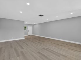 2755 NE 28th Ave