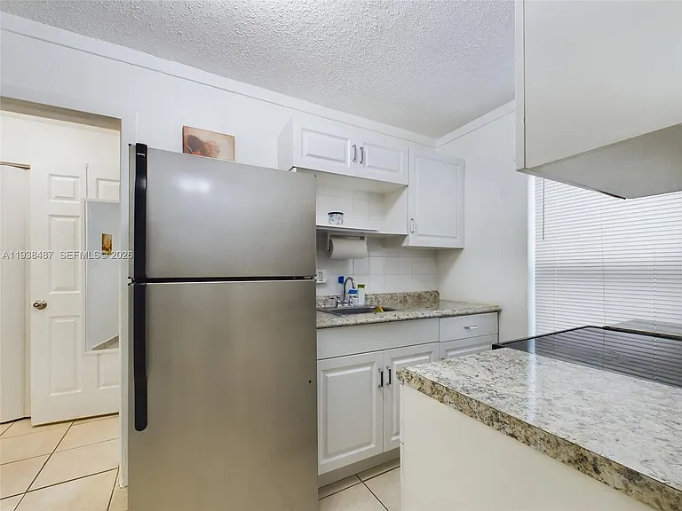 616 SW 8th Ave — Photo 8