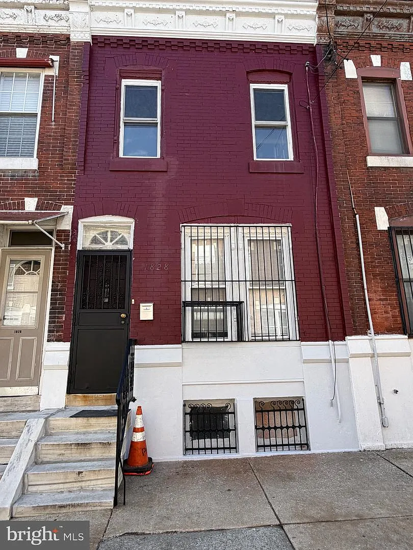 1828 Dudley St photo 1