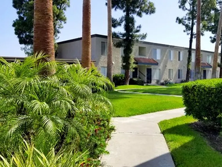 Casa del Valle Apartments — Photo 12