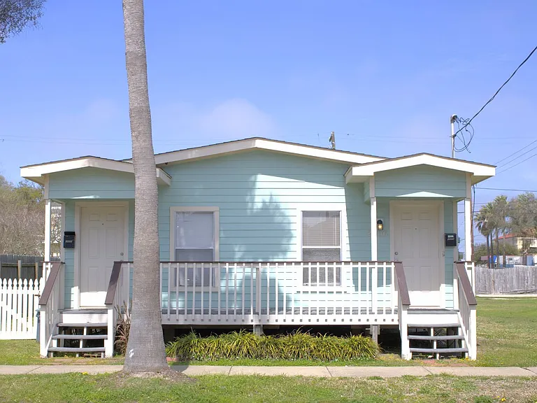 R4 2608 Ave L — Photo 2