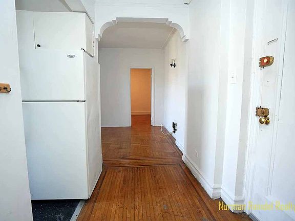 2nd image of 150 E 18th St APT 5E