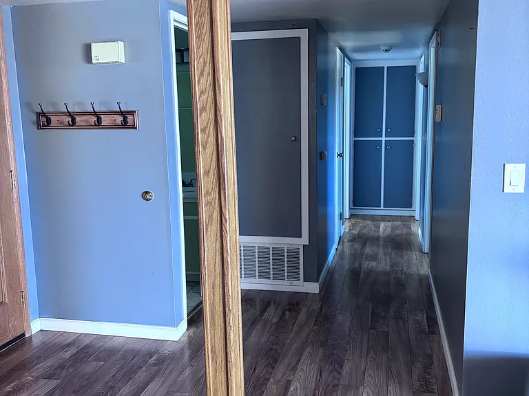 929 Cottonwood Dr — Photo 2