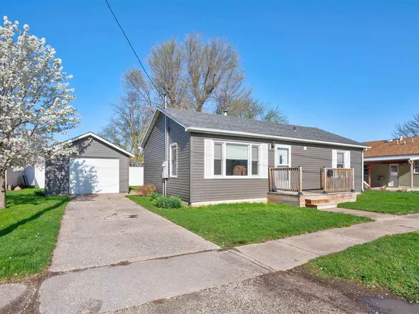 411 S 8th Ave, Washington, IA 52353
