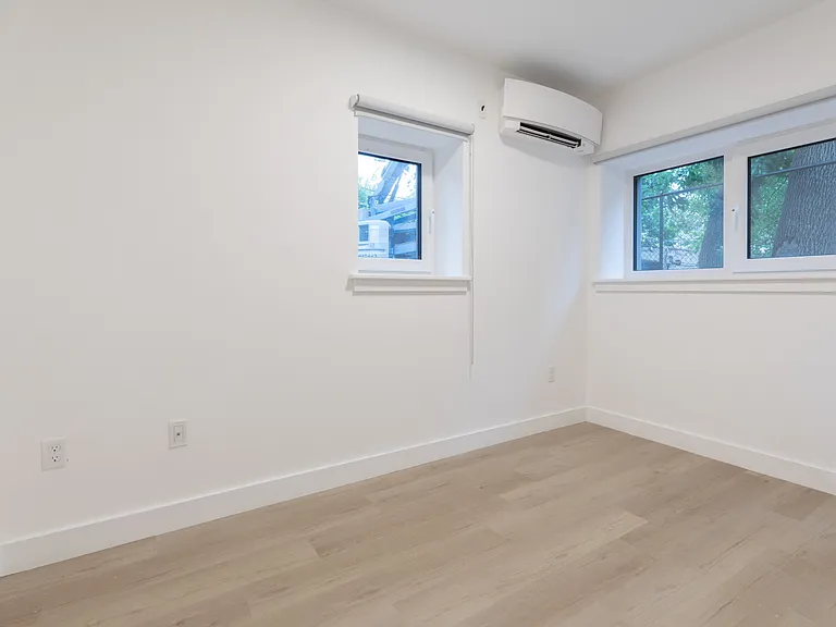 2837 Washington St #4 — Photo 3
