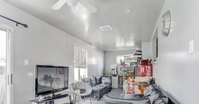 6 Monaco Ct — Photo 36