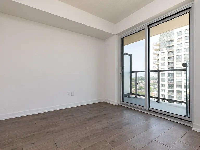 1410 Dupont St — Photo 5