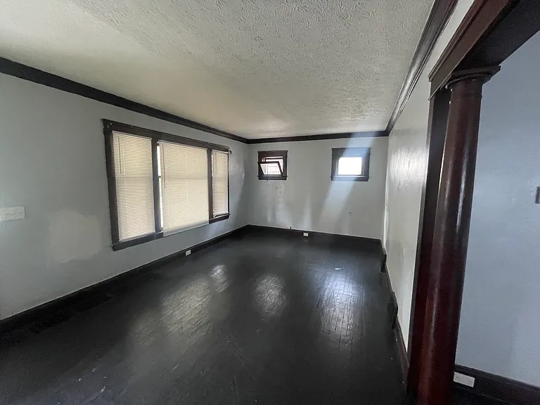 11412 Headley Ave — Photo 2