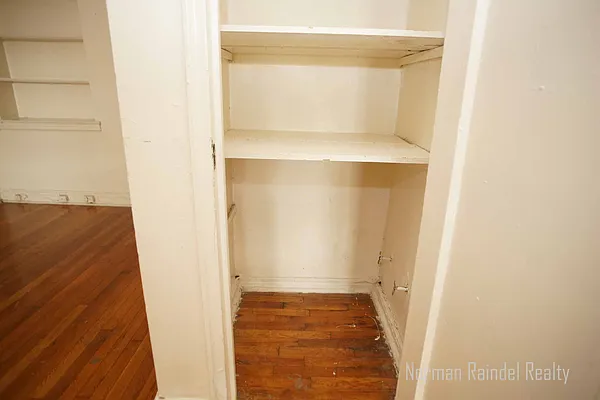 Rented by Norman Raindel, LREB | media 21