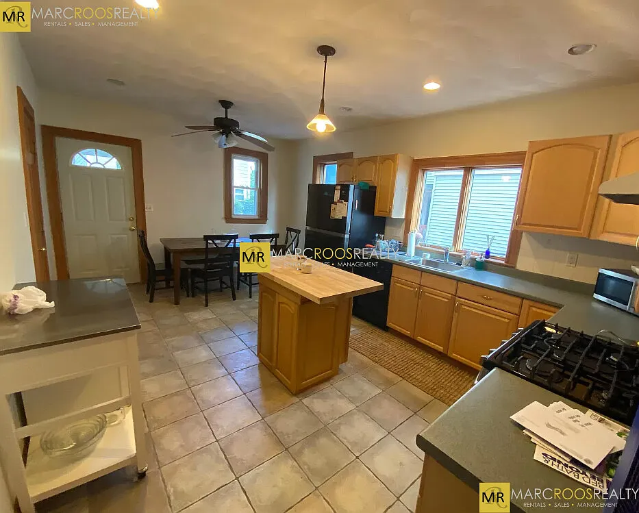 3 bed, 1.0 bath, $3,000 — Photo 3