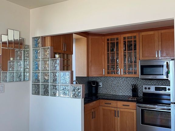 2nd image of 100 W Broadway APT 6N