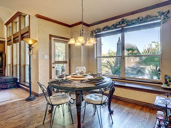 3rd image of 8929 Thornway Dr