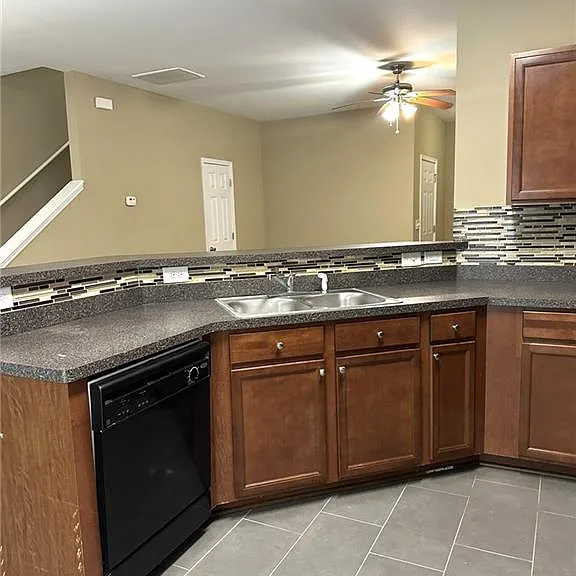 538 Oakside Pl — Photo 8