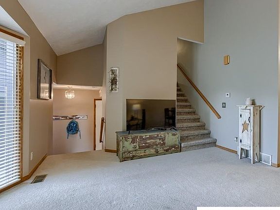 5th image of 2102 Marilyn Dr