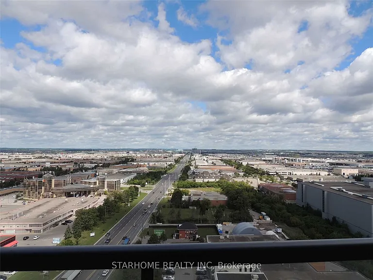 7895 Jane St #2015 — Photo 1