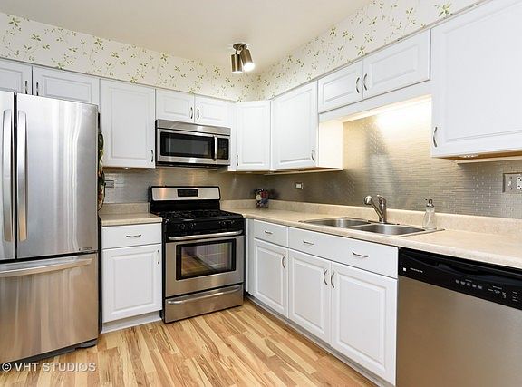 3rd image of 1150 E Randville Dr Unit 3H