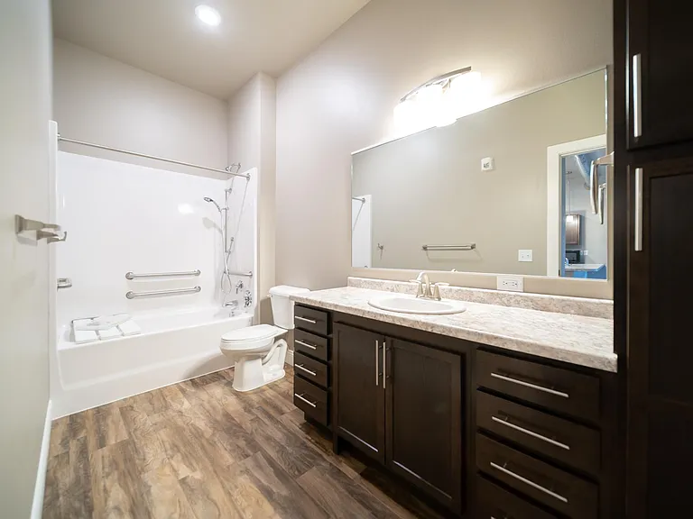 The Artesian: Main Bathroom