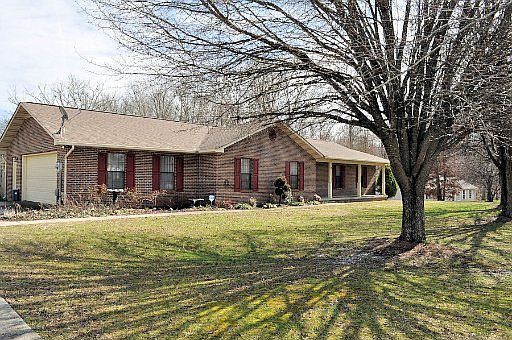 1st image of 204 Fallen Oak Cir