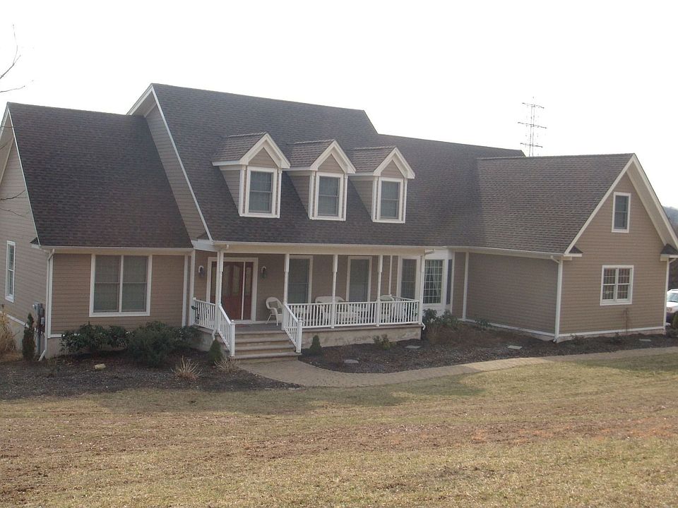 4 bedroom colonial farmhouse on 6.03 acres.