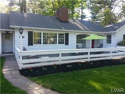 2nd image of 2808 Woodlawn Ave