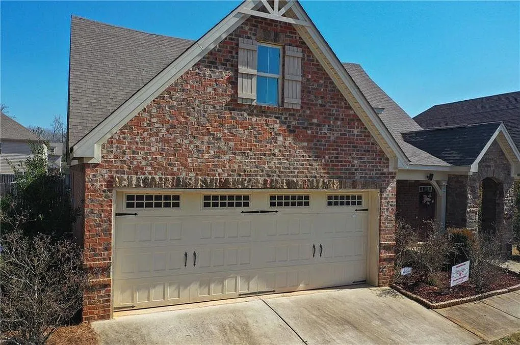 3 bed, 1867 sqft, $2,300 — Photo 2