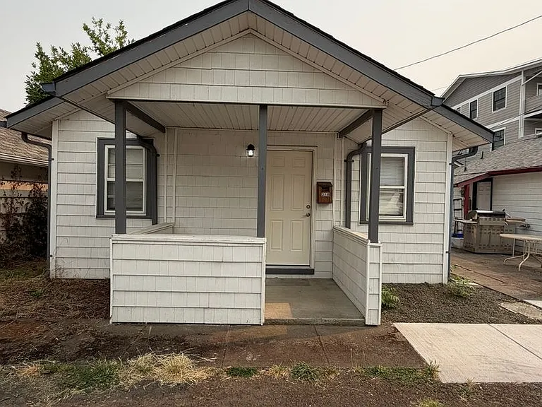 318 Washington St SW — Photo 4