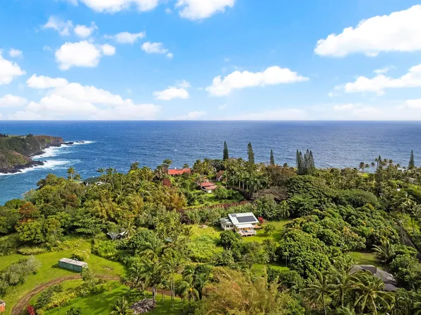 323 Door Of Faith Rd, Haiku, HI 96708